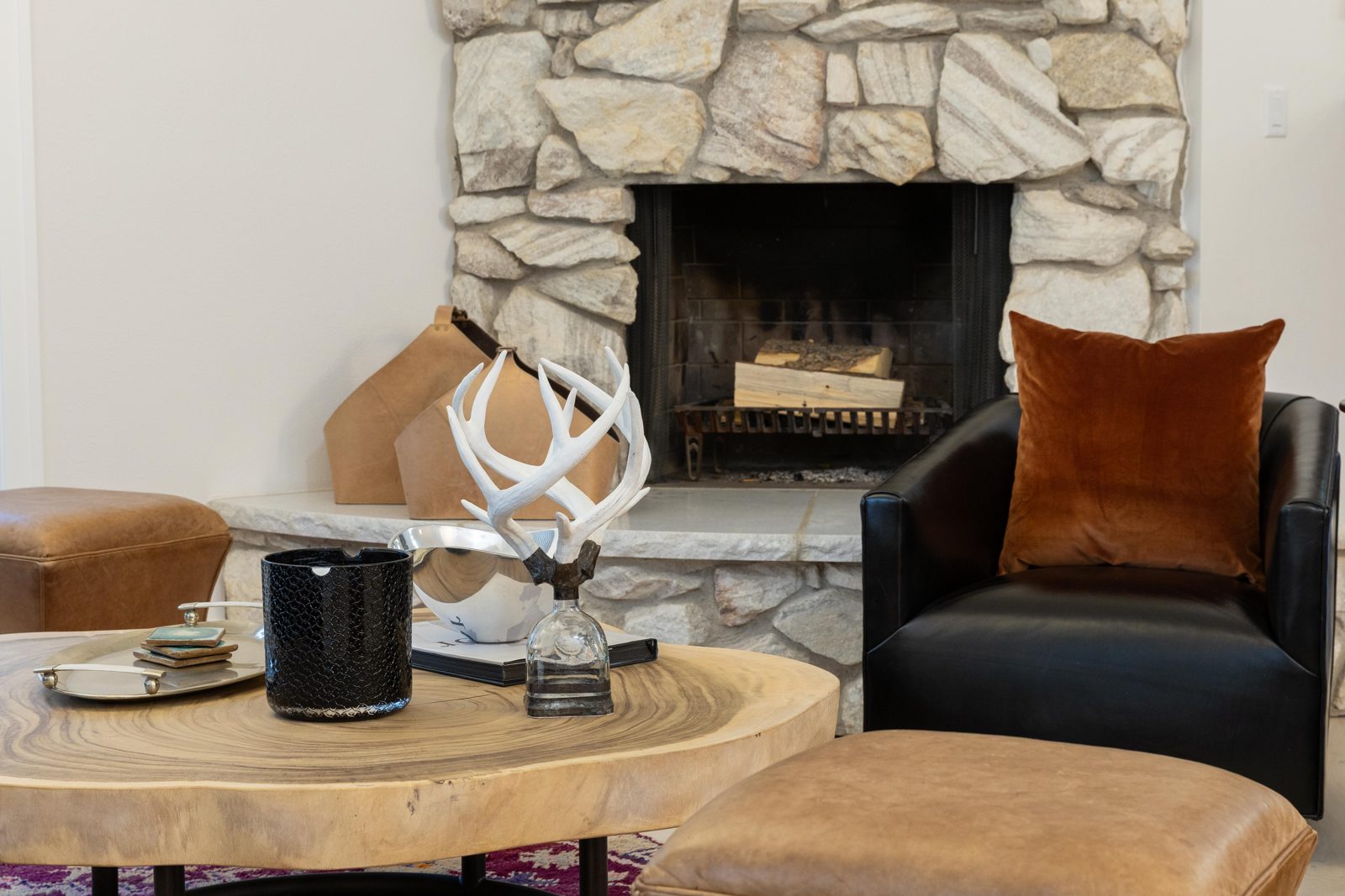 Fireplace lounge